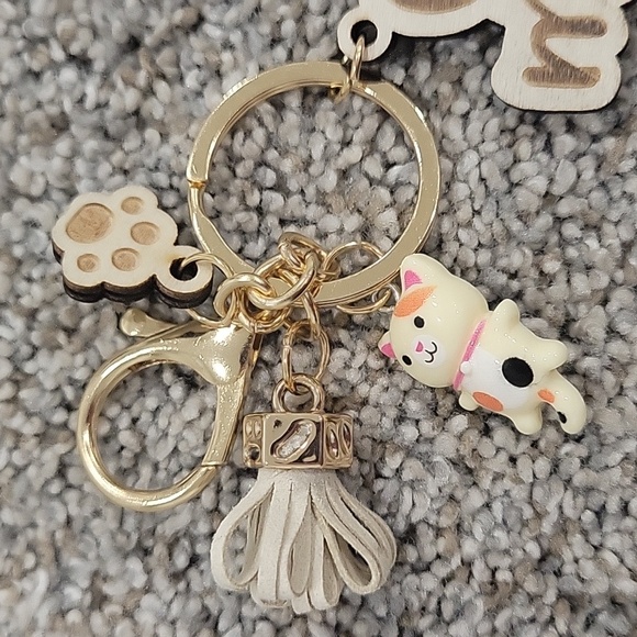 Cat Mama Keychain - Picture 3 of 4